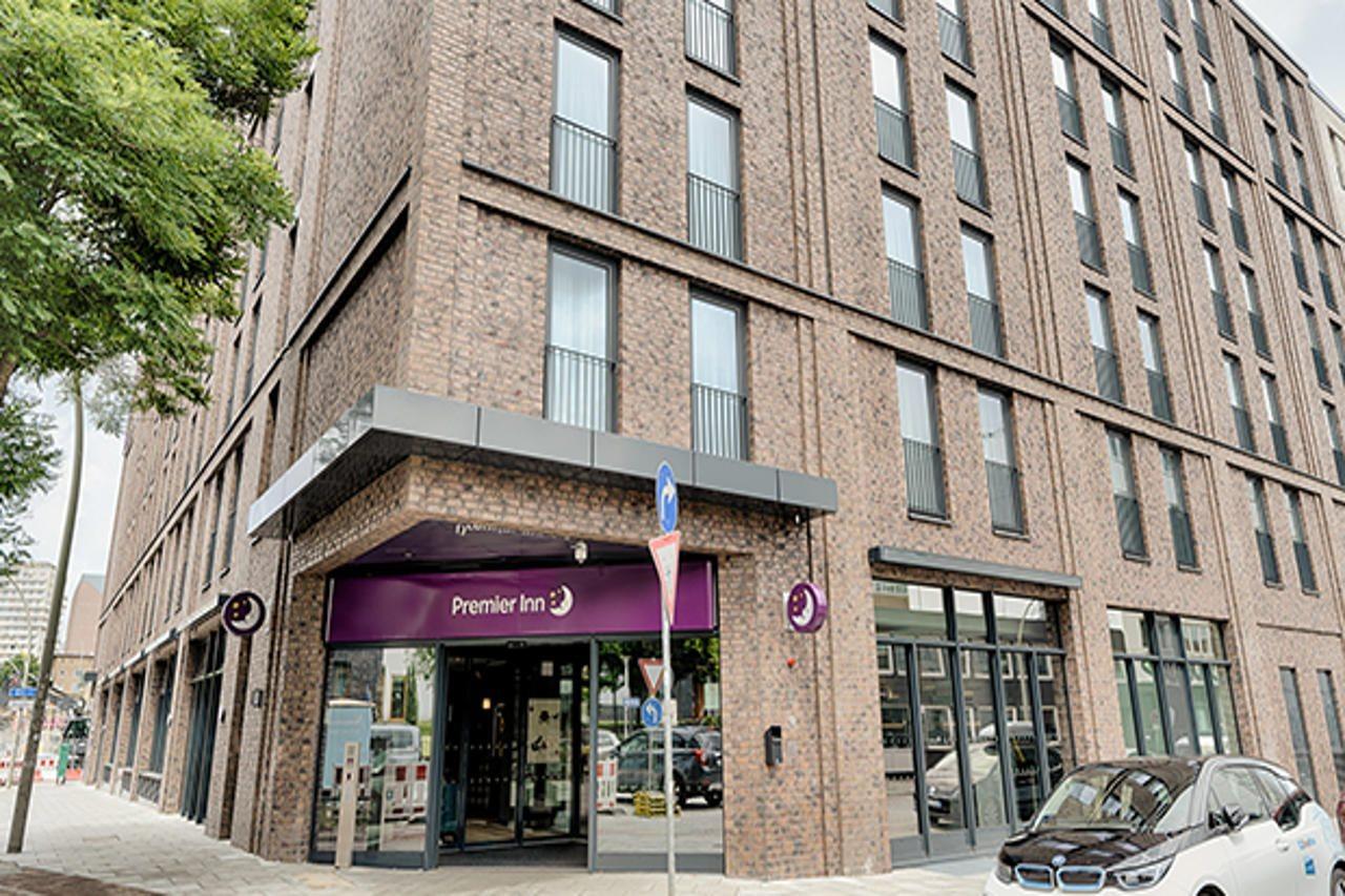 Premier Inn Hamburg City Klostertor Экстерьер фото