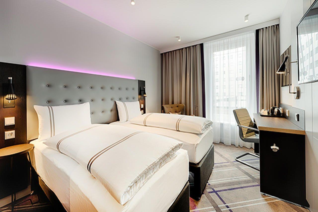 Premier Inn Hamburg City Klostertor Экстерьер фото