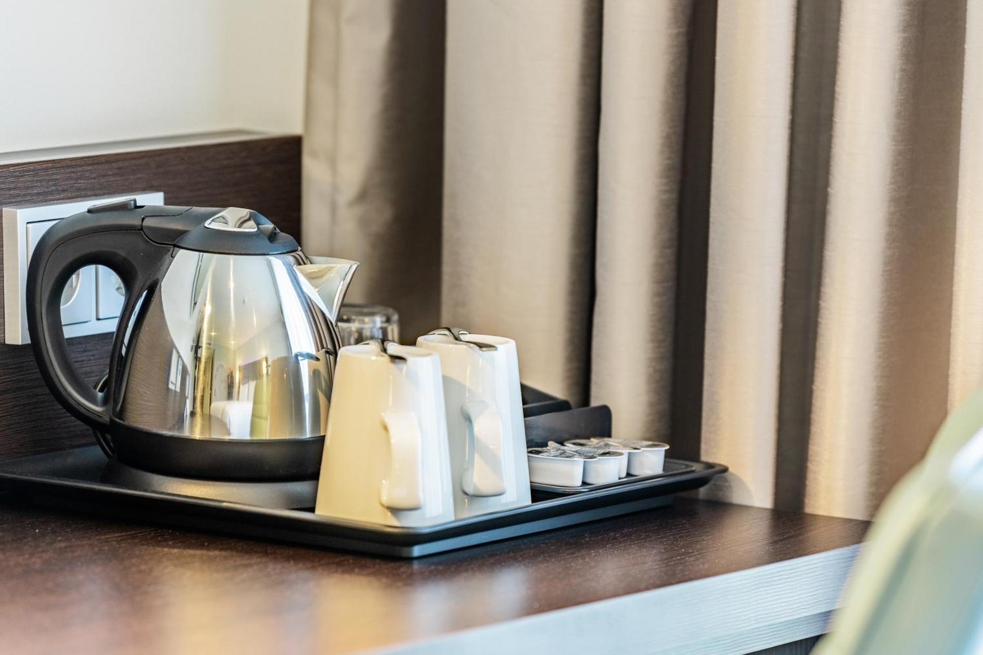 Premier Inn Hamburg City Klostertor Экстерьер фото