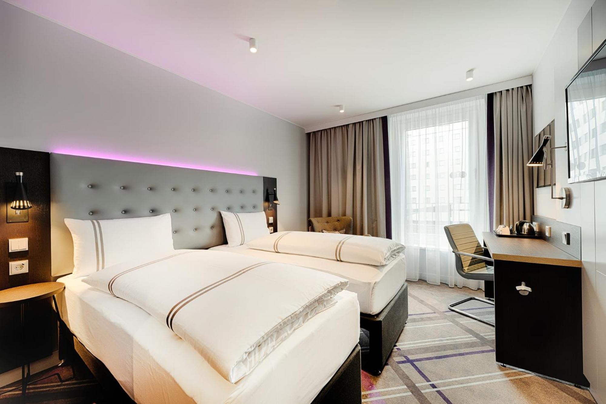 Premier Inn Hamburg City Klostertor Экстерьер фото