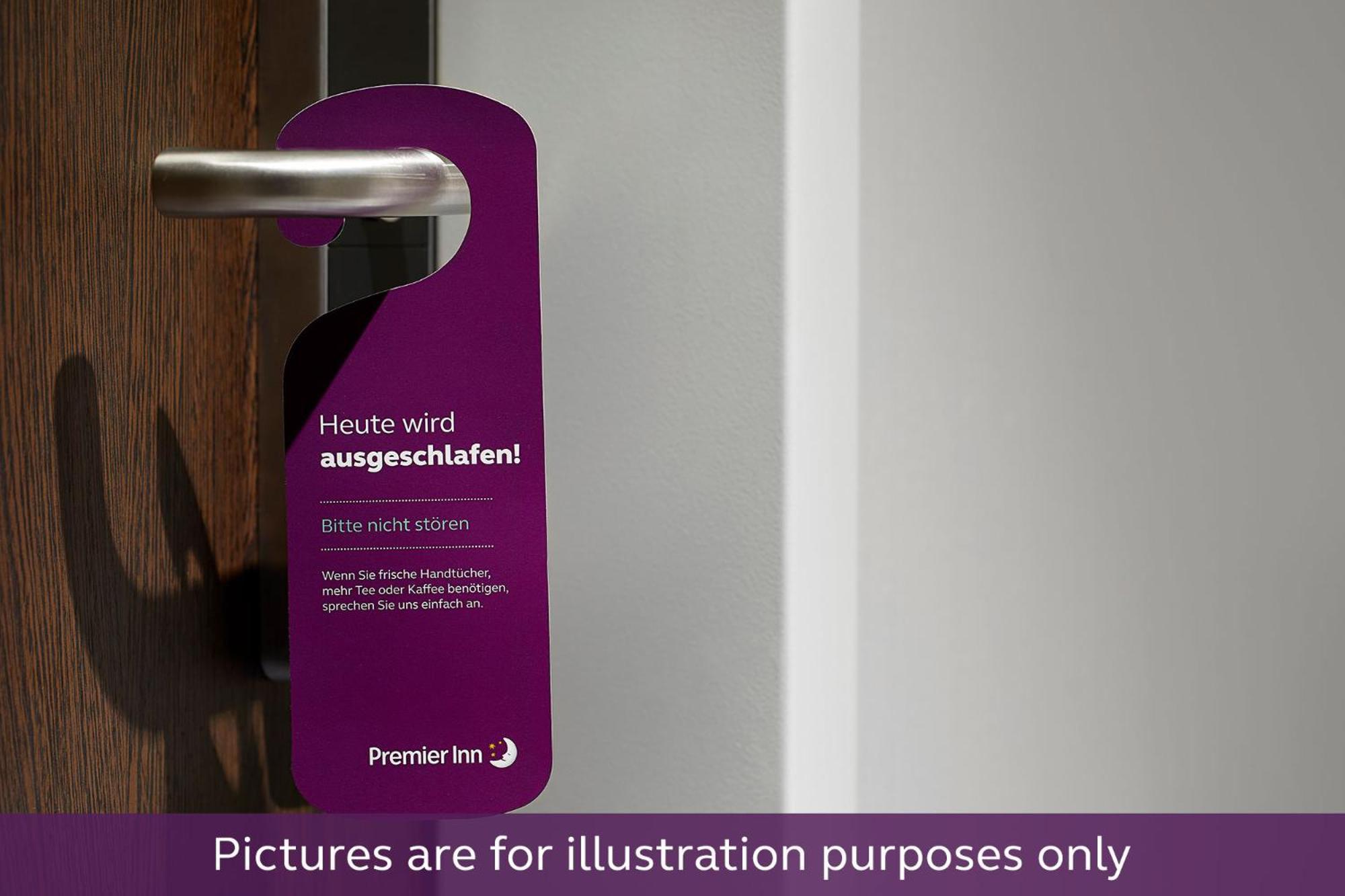 Premier Inn Hamburg City Klostertor Экстерьер фото