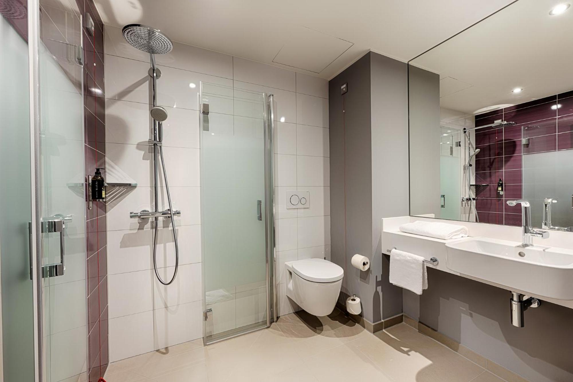 Premier Inn Hamburg City Klostertor Экстерьер фото